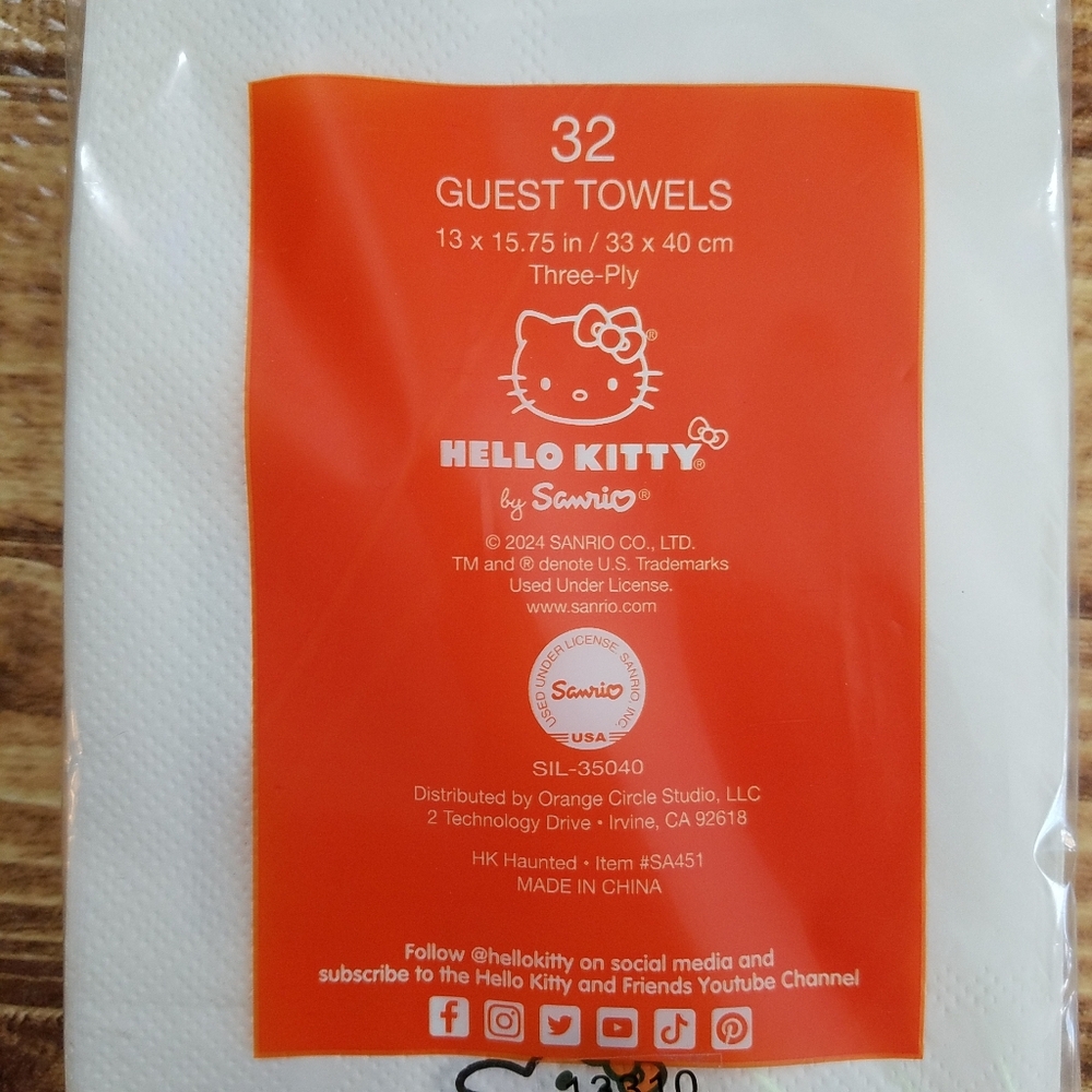 Hello Kitty Halloween Haunted House Guest Towels Napkins 33x40cm 3 Ply Sanrio - Picture 2 of 7